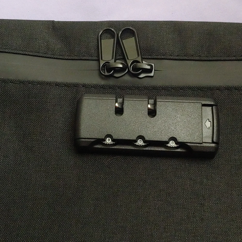 NWT SMELL PROOF LOCKABLE BAG WITH 2 POCKETS INSIDE * FLUENT BAGS